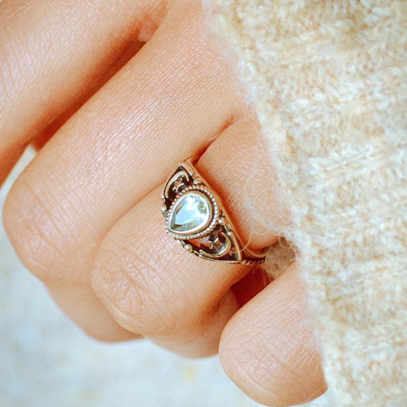 Stylish And Elegant Zircon Ring With A Circular Design