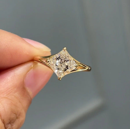 Golden Salad Silk Satin Oval Pigeon Egg Ring